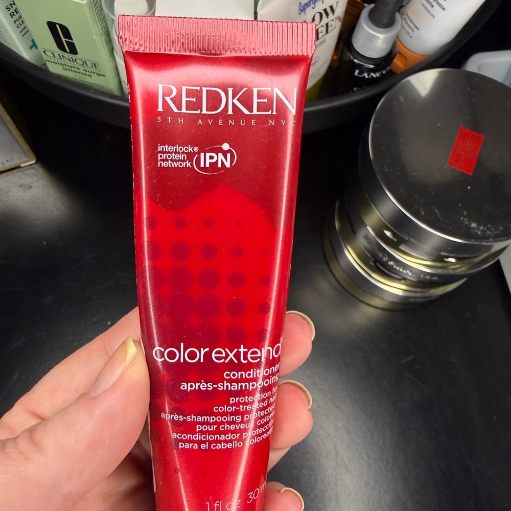 Redken Color Extend Conditioner in Bold Red